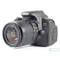 Aparat foto DSLR Canon, cu obiectiv kit
